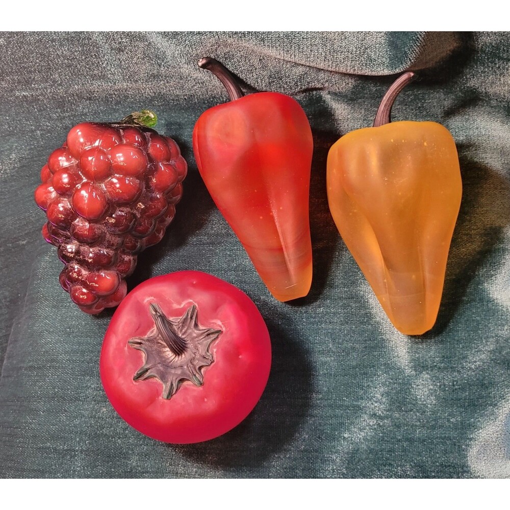 Vtg 4 Pcs Blown Glass Fruit & Vegetables Peppers Tomato Grapes